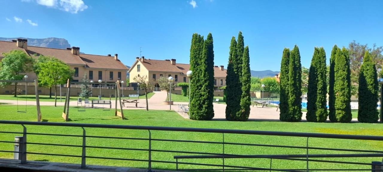 Apartament Monteperdido Jaca Zewnętrze zdjęcie